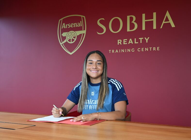 Olivia Smith bromea sobre el precio de £1 millón tras su traspaso a Arsenal