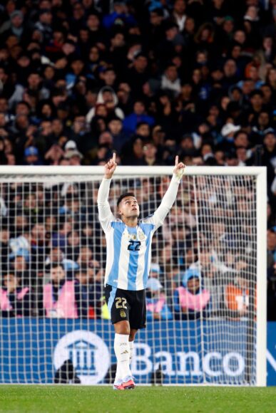 Lautaro Martínez supera a Maradona en la lista de goleadores de Argentina