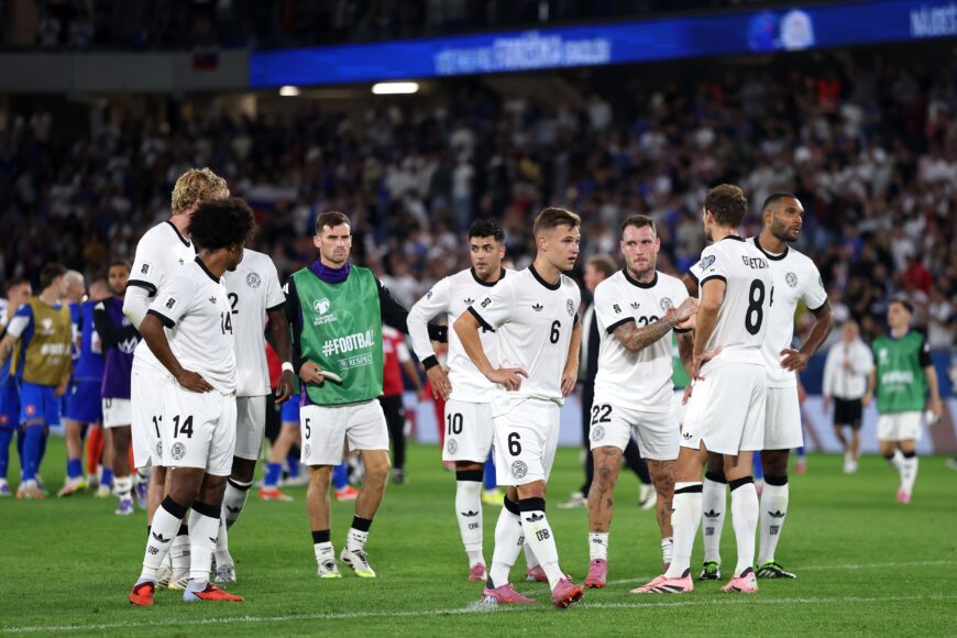 Alemania recibe dura crítica tras merecida derrota ante Eslovaquia, Schweinsteiger triste