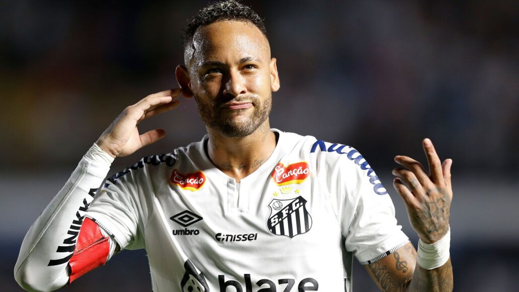 Neymar critica el campo artificial tras lesión en partido Santos vs Atletico Mineiro