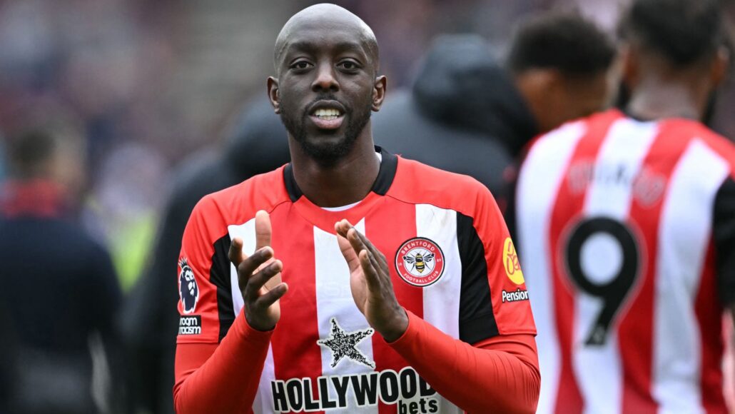 El futbol ha cambiado: estrella de Brentford apoya a Yoane Wissa ante Newcastle