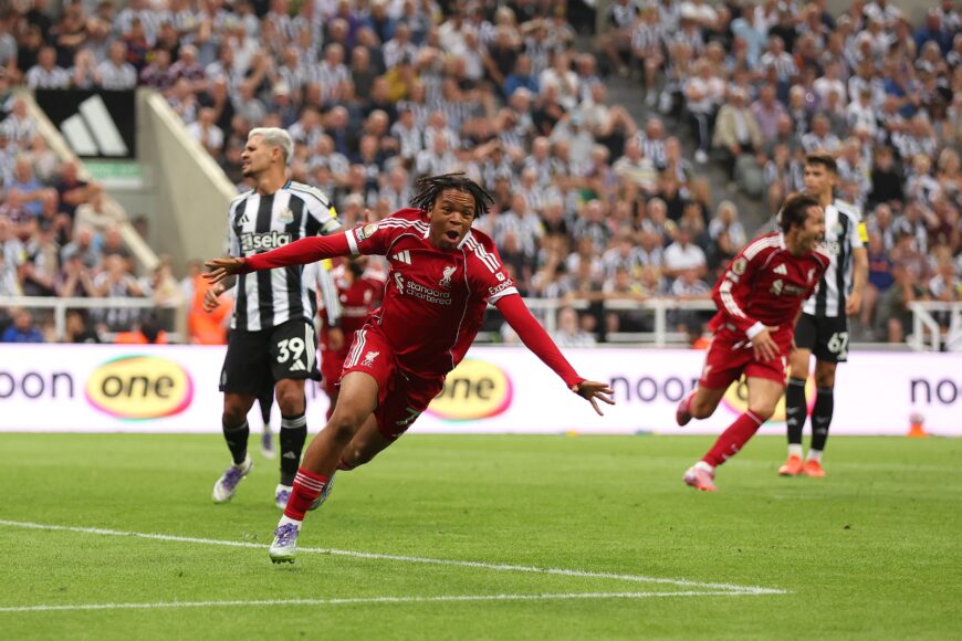 Salah advierte a Ngumoha: ¡Deja las redes sociales y enfócate en el fútbol!