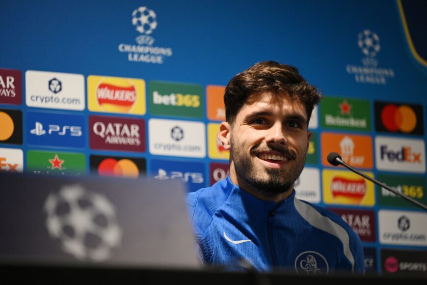 Pedro Neto expresa su orgullo de jugar contra José Mourinho por su impacto en el fútbol portugués