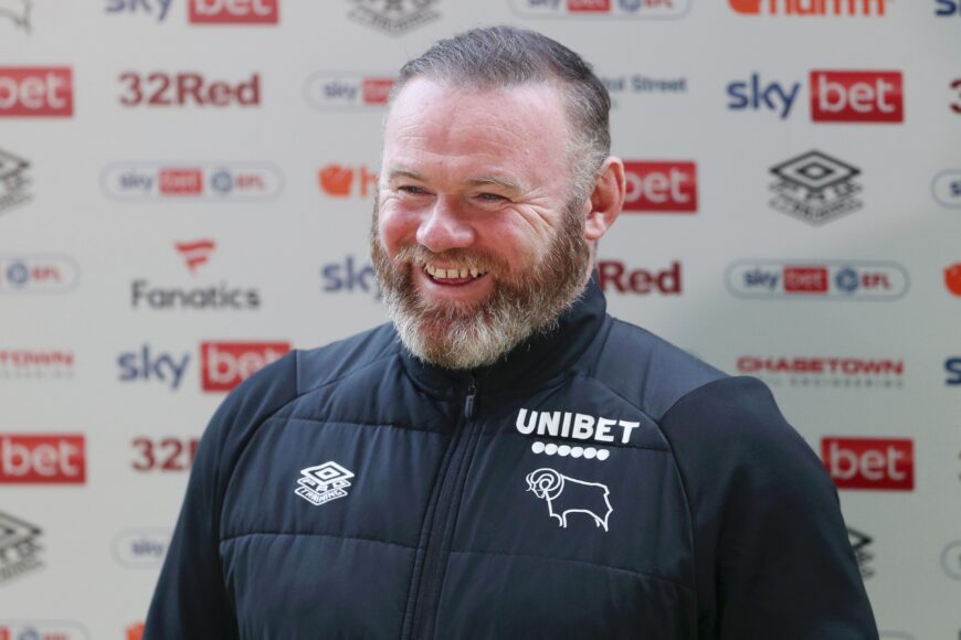 Wayne Rooney se reúne en parque acuático con objetivo de fichaje en Championship