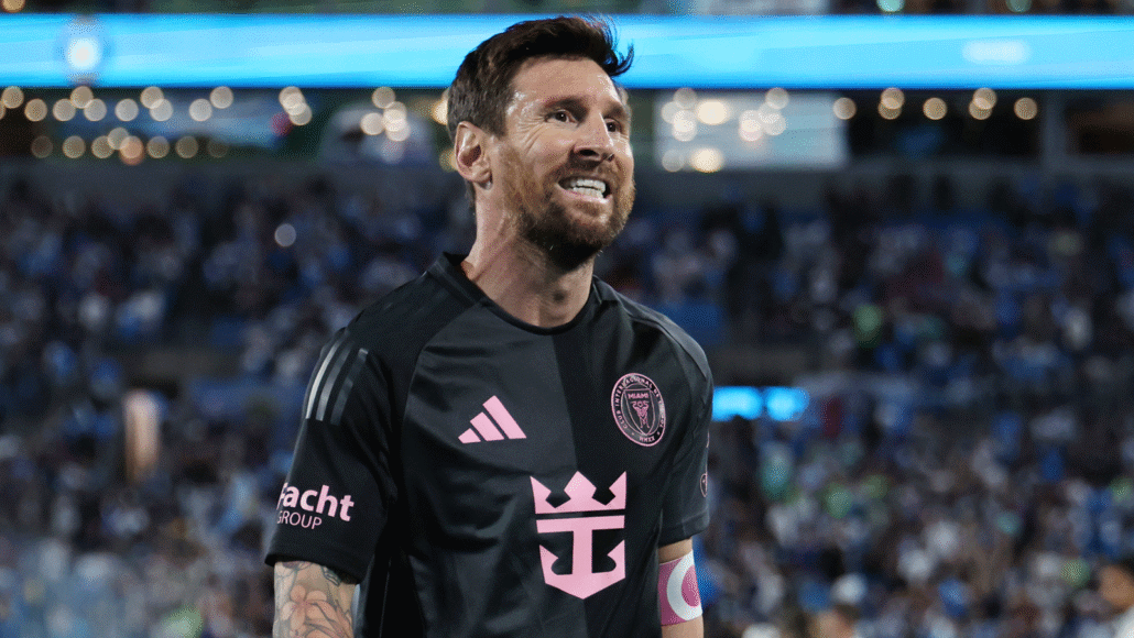 Mbappé da lección a Messi antes del debut en Champions con Real Madrid