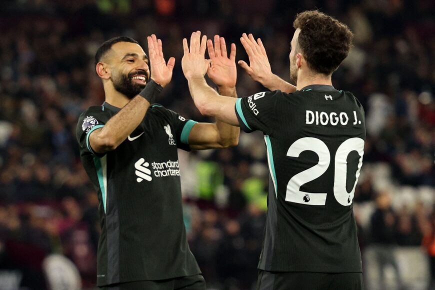 Mohamed Salah sorprendido por emotivo tributo de aficionados a Diogo Jota