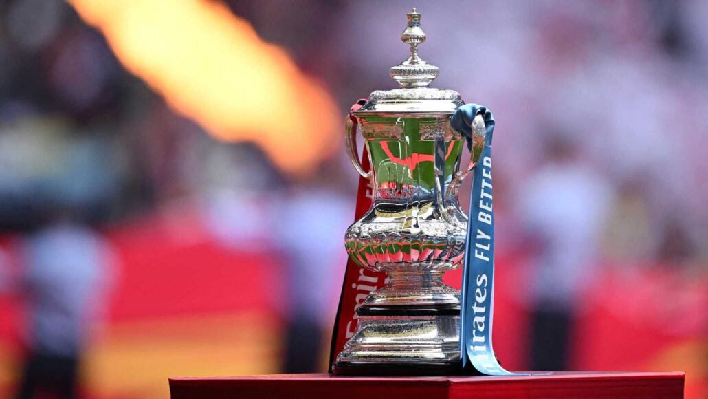 Partido de la FA Cup suspendido por abuso racial; jugadores protestan