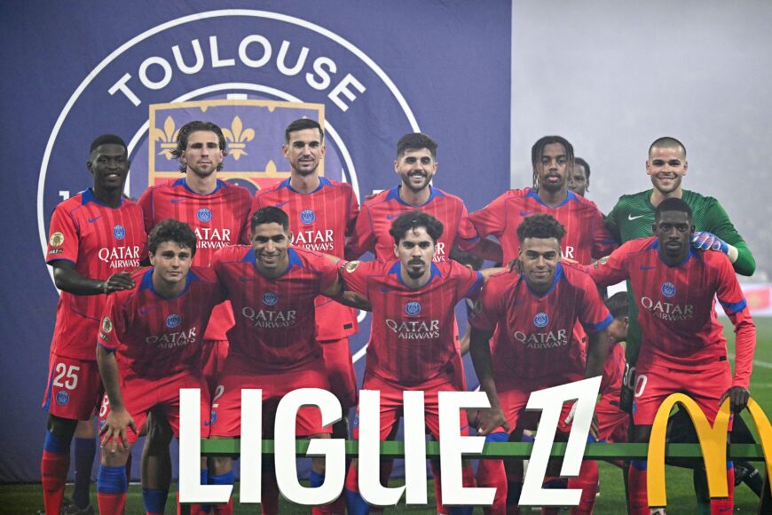 Luis Enrique, entrenador del PSG, muestra nuevo look tras cirugía por accidente