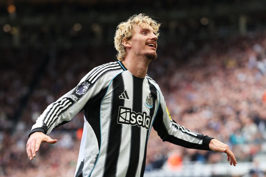 Debut soñado: Eddie Howe celebra el gol de Nick Woltemade tras lesión de Isak