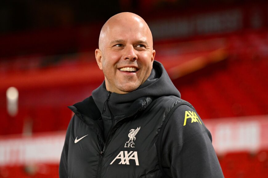 Arne Slot critica a Newcastle mientras Liverpool justifica retraso de Isak