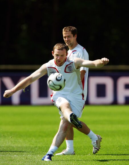 Wayne Rooney criticado por incidente en entrenamiento, dice Owen que faltó respeto