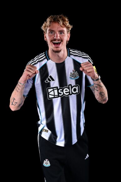 Nick Woltemade, nuevo ícono de Newcastle, es elogiado por restaurant Khai Khai
