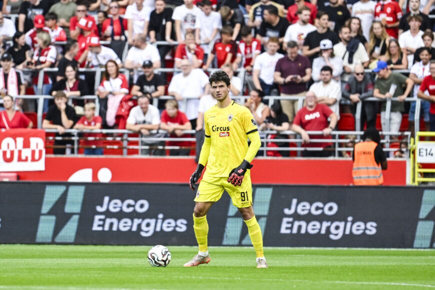 Man Utd podría vender a Onana y Bayindir tras la llegada de Lammens