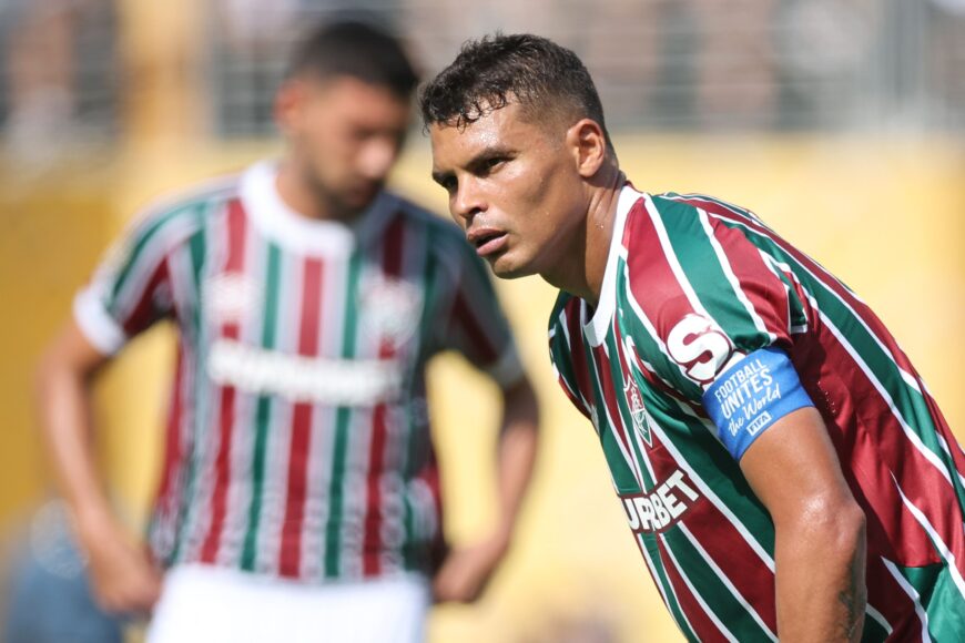 Neymar reta a Thiago Silva en apuesta durante partido Santos vs Fluminense