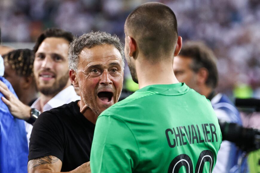 Luis Enrique defiende a Lucas Chevalier tras inicio complicado en PSG