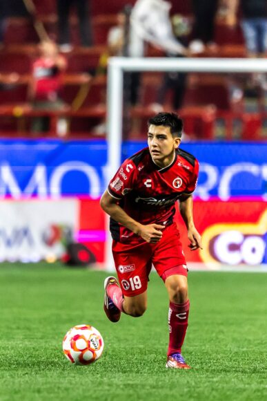 Javier Aguirre exhorta a Gilberto Mora a unirse a un club de competiciones europeas
