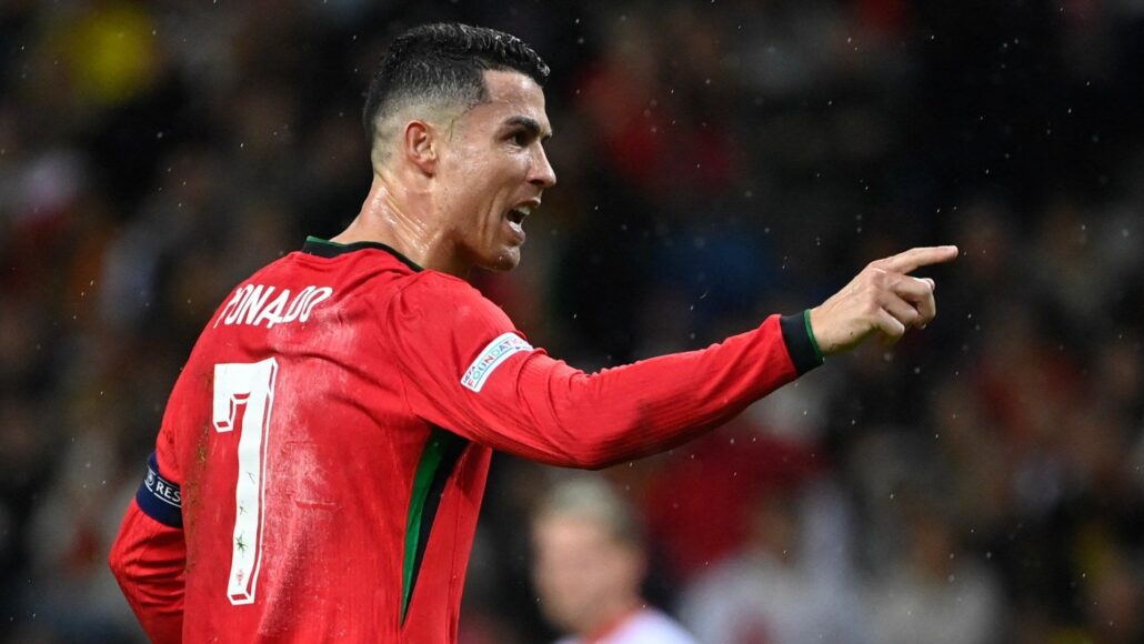 Cristiano Ronaldo revela su nerviosismo al usar IA en gala de fútbol en Portugal