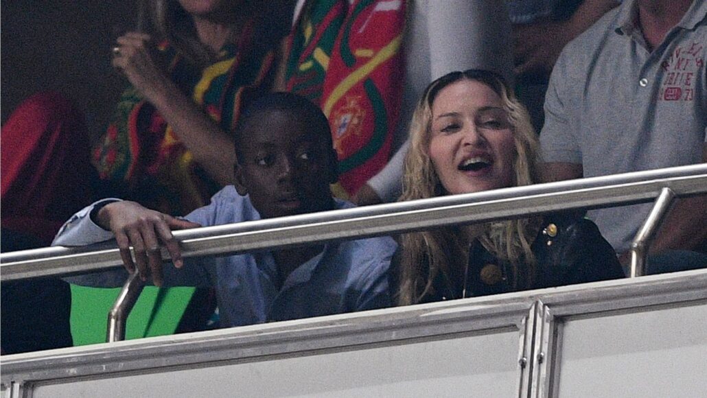 Madonna, fanática del Chelsea, disfruta del partido contra Liverpool en Stamford Bridge