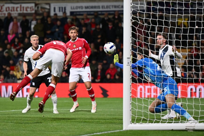 Wrexham y Birmingham empatan: gol de Dobson y anotación de Roberts