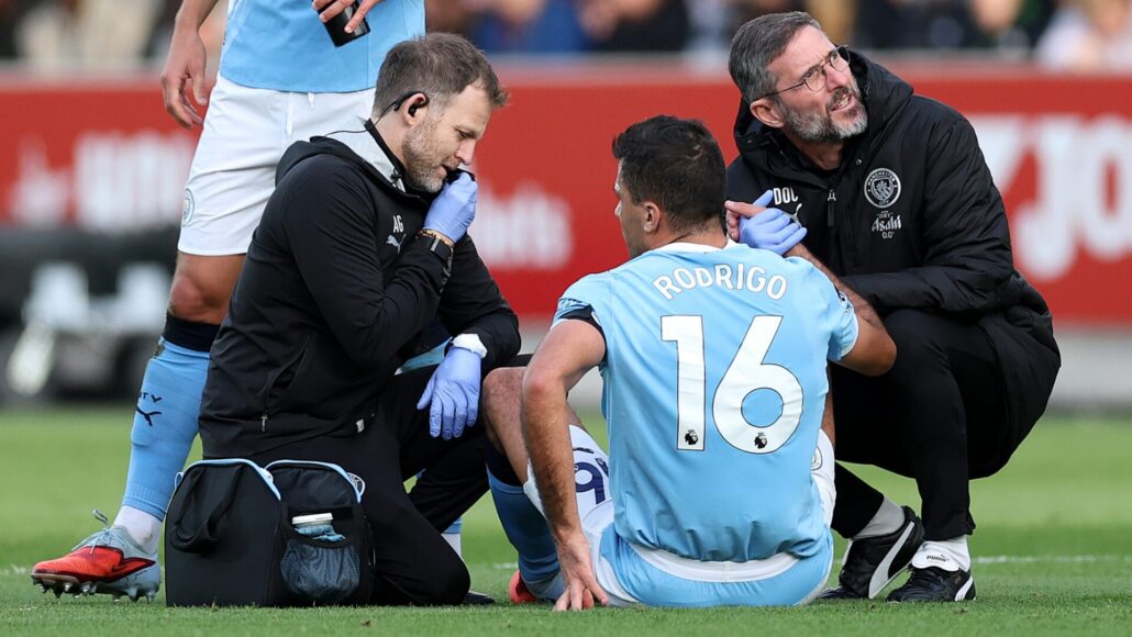 Rodri sufre otra lesión y sale en el minuto 20: problemas en la rodilla