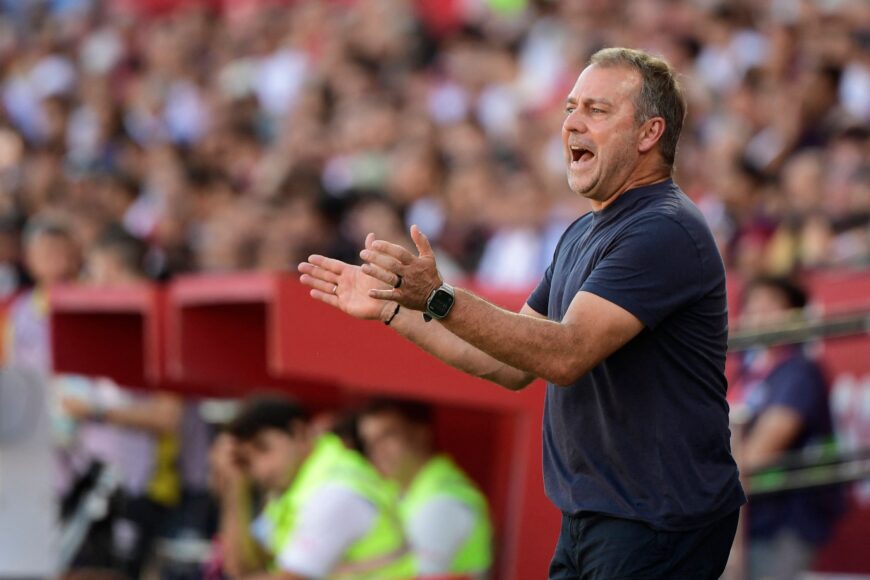 Hansi Flick criticado por tácticas arriesgadas tras derrota 4-1 ante Sevilla