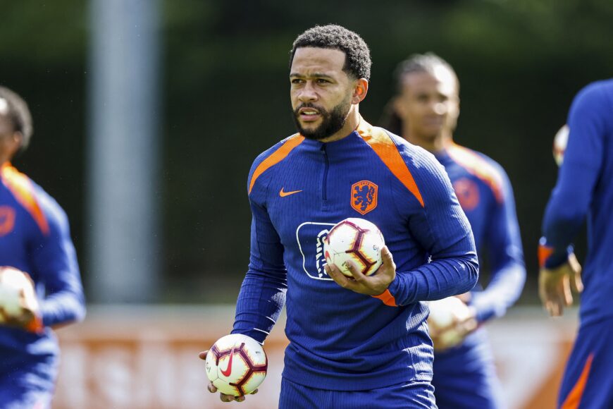 Koeman deja fuera a Depay tras robo de pasaporte y cambios en su plan