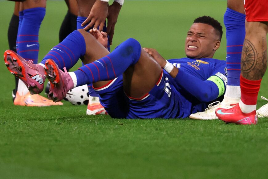 Mbappé se baja de la selección de Francia por lesión y regresa a España
