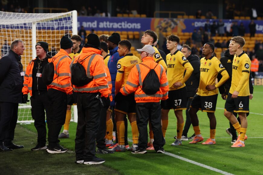 Vitor Pereira confronta a aficionados del Wolves tras derrota ante Burnley