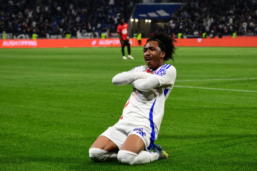 Liverpool, Man City y Bayern Munich mencionados como destino de joven de Lyon