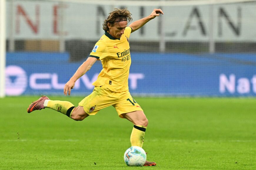 Luka Modric soborna a sus compañeros de AC Milan con iPhones para evitar cantar