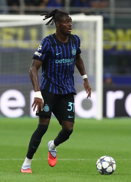 Liverpool y Bayern enfrentan nuevo rival por Marc Guehi con interés del Inter