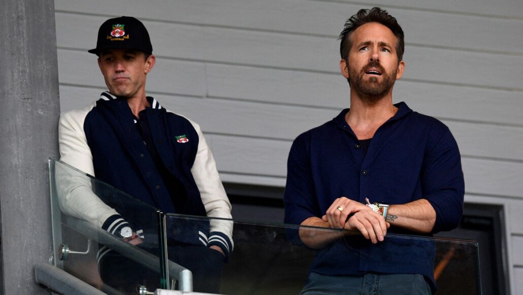 Ryan Reynolds y Rob McElhenney advierten sobre riesgo en sueño de Wrexham