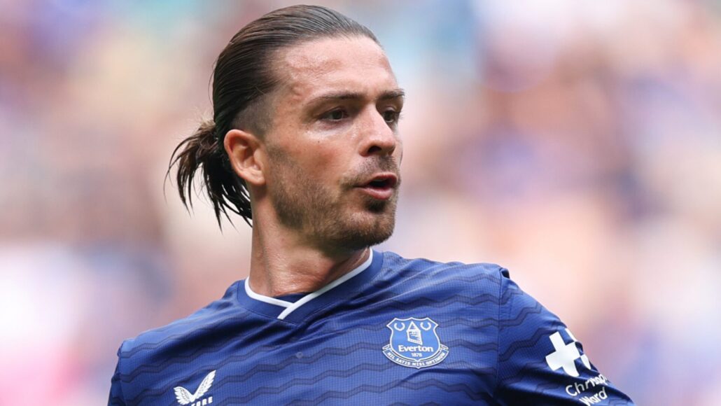Grealish aconseja a Everton evitar fiestas y priorizar el rendimiento deportivo