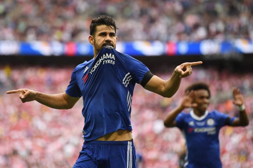 Diego Costa aplasta a leyenda del Chelsea mientras John Terry reacciona