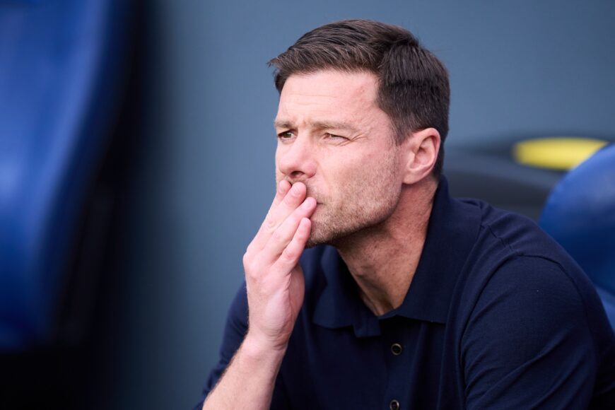 Xabi Alonso sorprende a joven ex-Liverpool con llamada en campo de golf