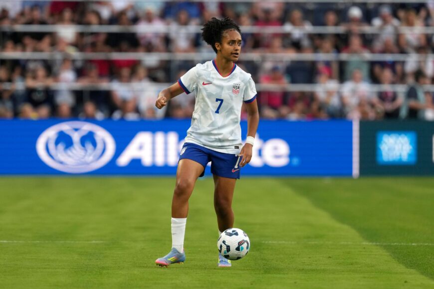 Lily Yohannes anota impresionante gol de 57 yardas en su debut en la Champions