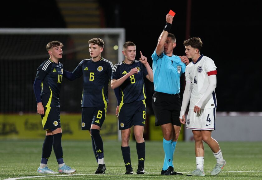 Los jóvenes leones de Inglaterra necesitan vencer a Suecia tras derrota ante Lituania