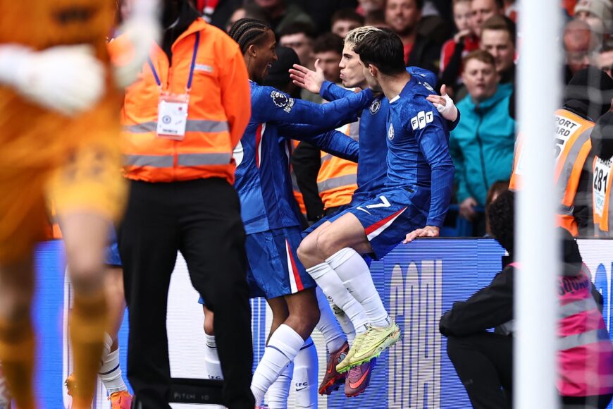 Alejandro Garnacho anota su primer gol con Chelsea y celebra como en Man Utd