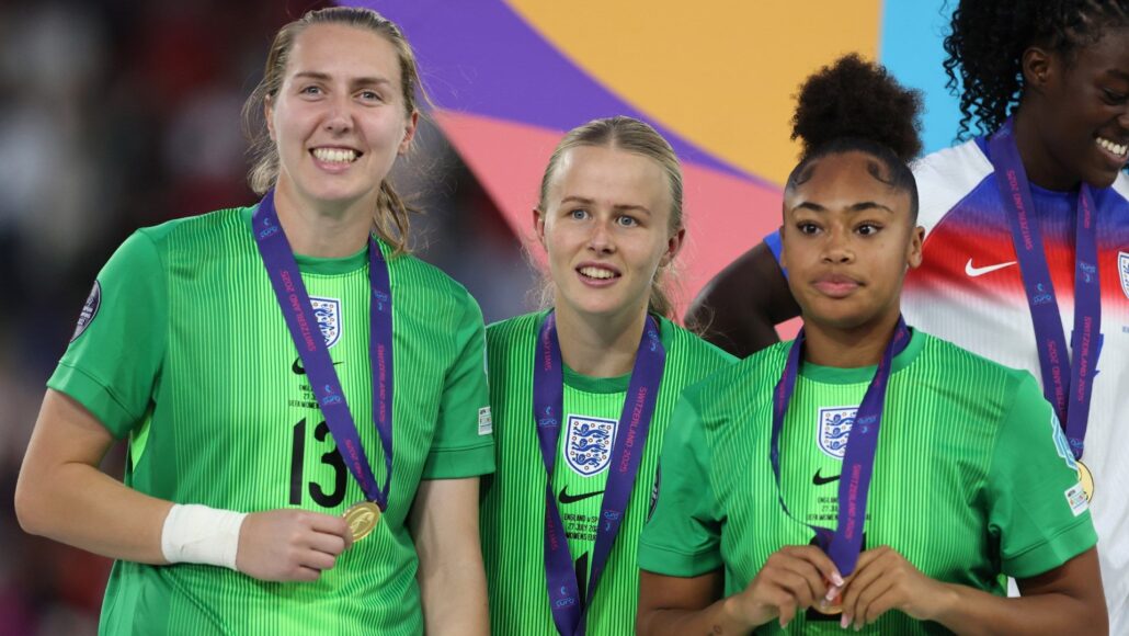 Debut de una arquera en la selección de Inglaterra tras la lesión de Hampton