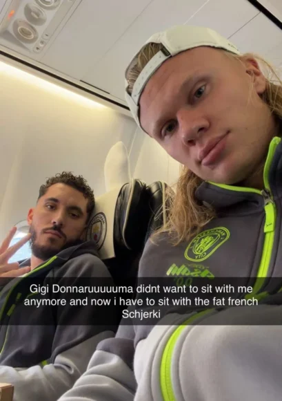 Erling Haaland bromea sobre su compañero Rayan Cherki antes del viaje a Brentford