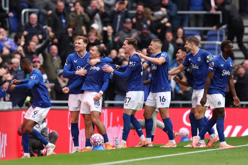 Jack Grealish dedica su primer gol en Everton a los aficionados tras victoria