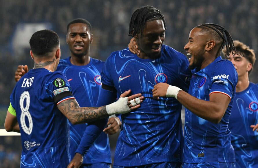 Borussia Dortmund supervisa a defensor del Chelsea por posible salida de Schlotterbeck