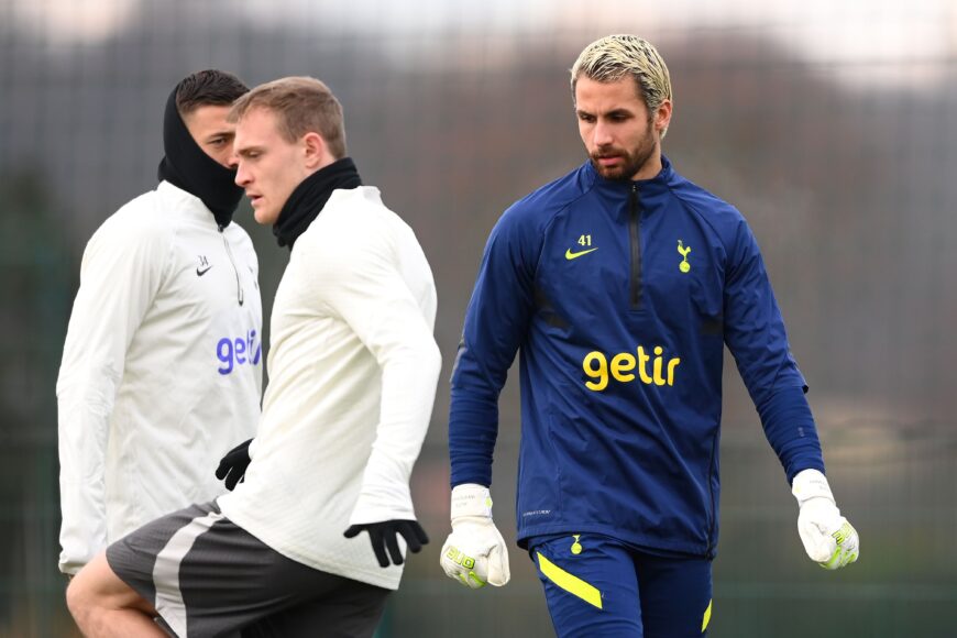 El exjugador del Tottenham se retira y se convierte en director y fotógrafo