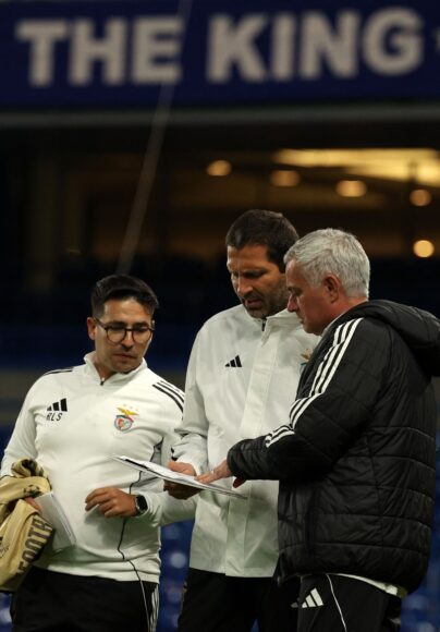 Mourinho enfrenta crisis de lesiones en Benfica por virus antes del duelo con Porto