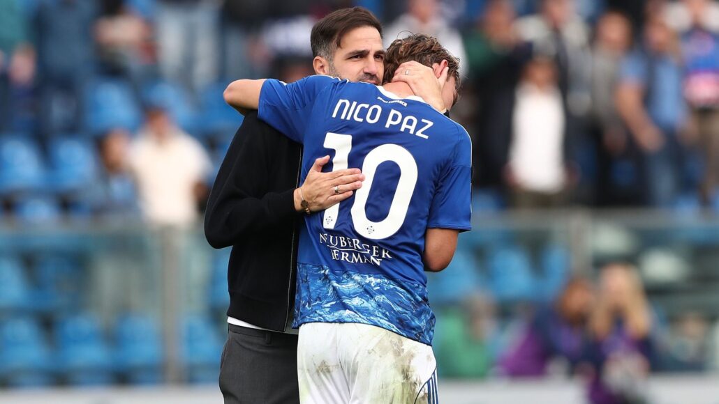 Cesc Fabregas inspira a su equipo tras victoria sobre Juventus en Serie A