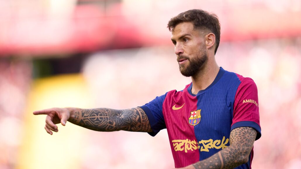 Defensor del Barcelona no se atrevió a informar a Flick sobre su salida a Arabia