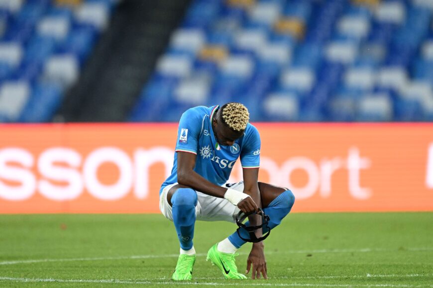 Víctor Osimhen revela que firmó con Napoli durante la muerte de su padre