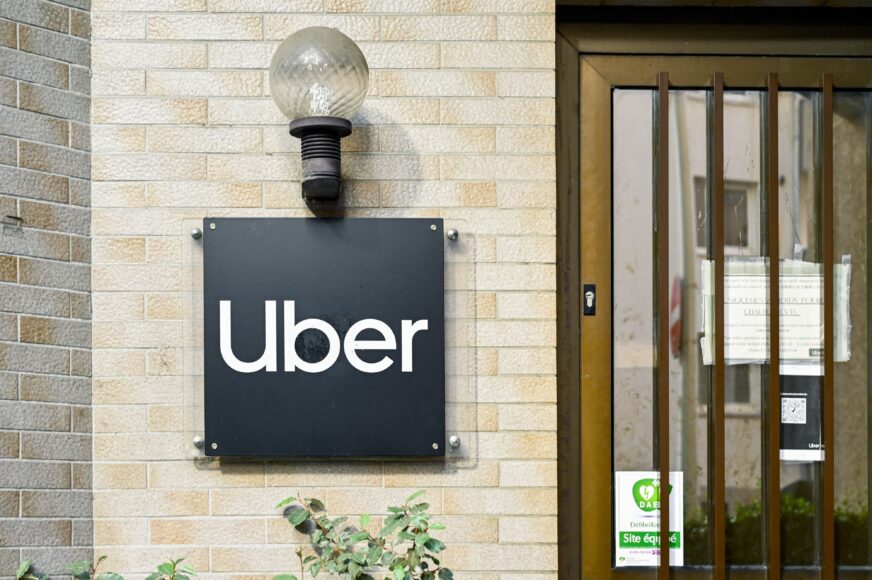 La asociación de Barcelona con Uber provoca huelga total de taxistas