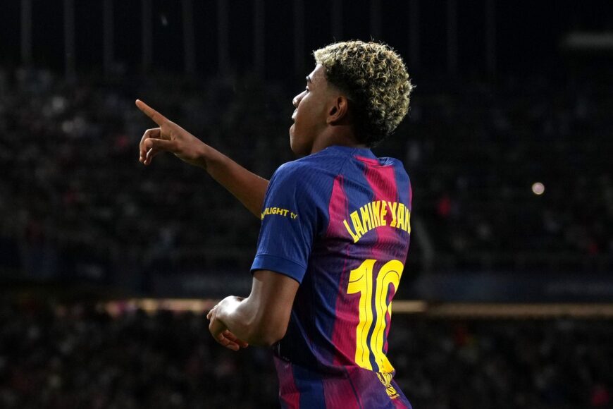Nicki Nicole bromea con Raphinha y Dani Olmo mientras el Barça vence al Olympiacos