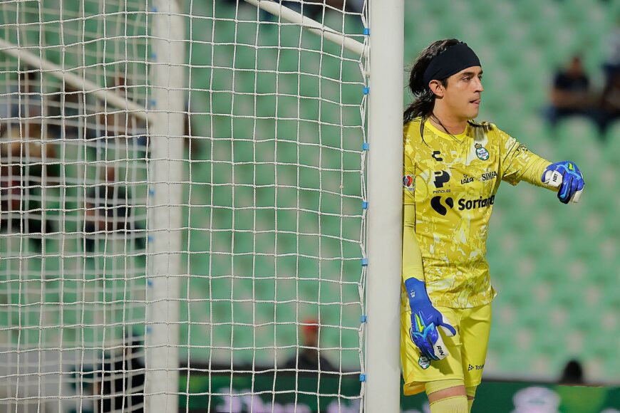 Carlos Acevedo de Santos Laguna busca asegurar su lugar como portero de México